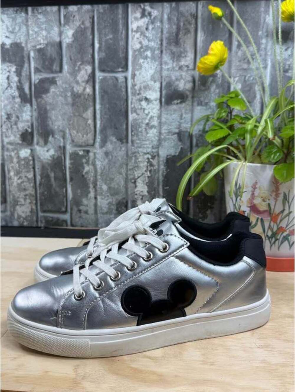 Disney Mickey Mouse Women’s Size 9 Silver Metallic Sneakers ALDI Low Top Shoes